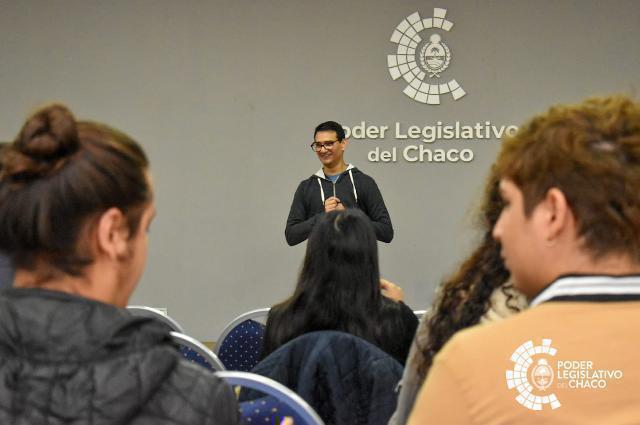 Las manos como canal de comunicación: Continúan la capacitación en LSA en el Poder Legislativo